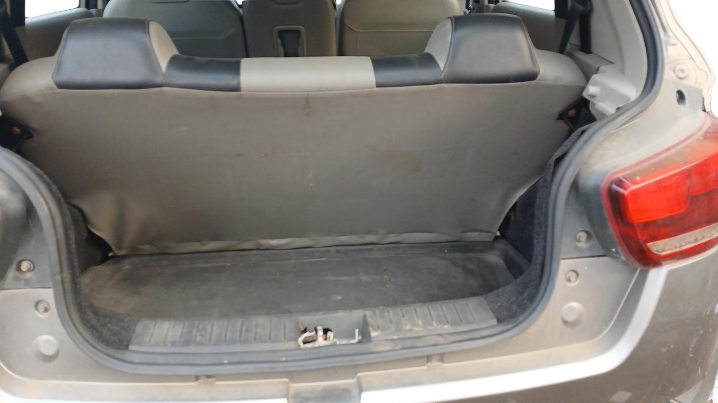 2016 Mahindra Kuv100 K2 D 6 STR, Diesel, Manual, 86,855 km, Boot Inside