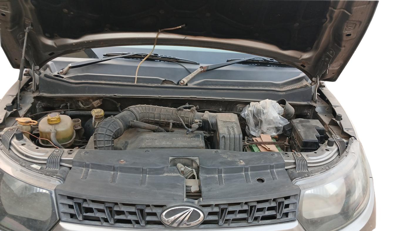 2016 Mahindra Kuv100 K2 D 6 STR, Diesel, Manual, 86,855 km, Open Bonnet