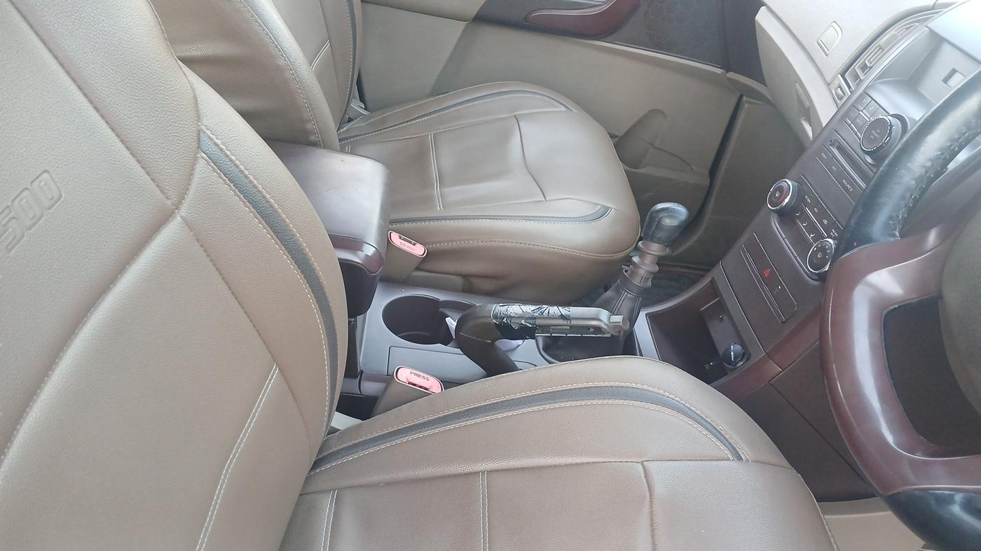 2015 Mahindra XUV500 W4, Diesel, Manual, 1,10,000 km, Gear Lever