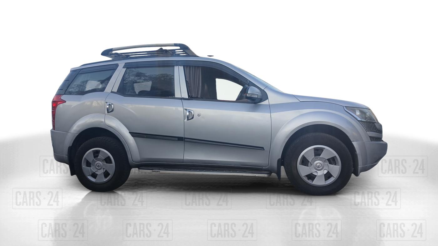 2015 Mahindra XUV500 W4, Diesel, Manual, 1,10,000 km, Right Side View