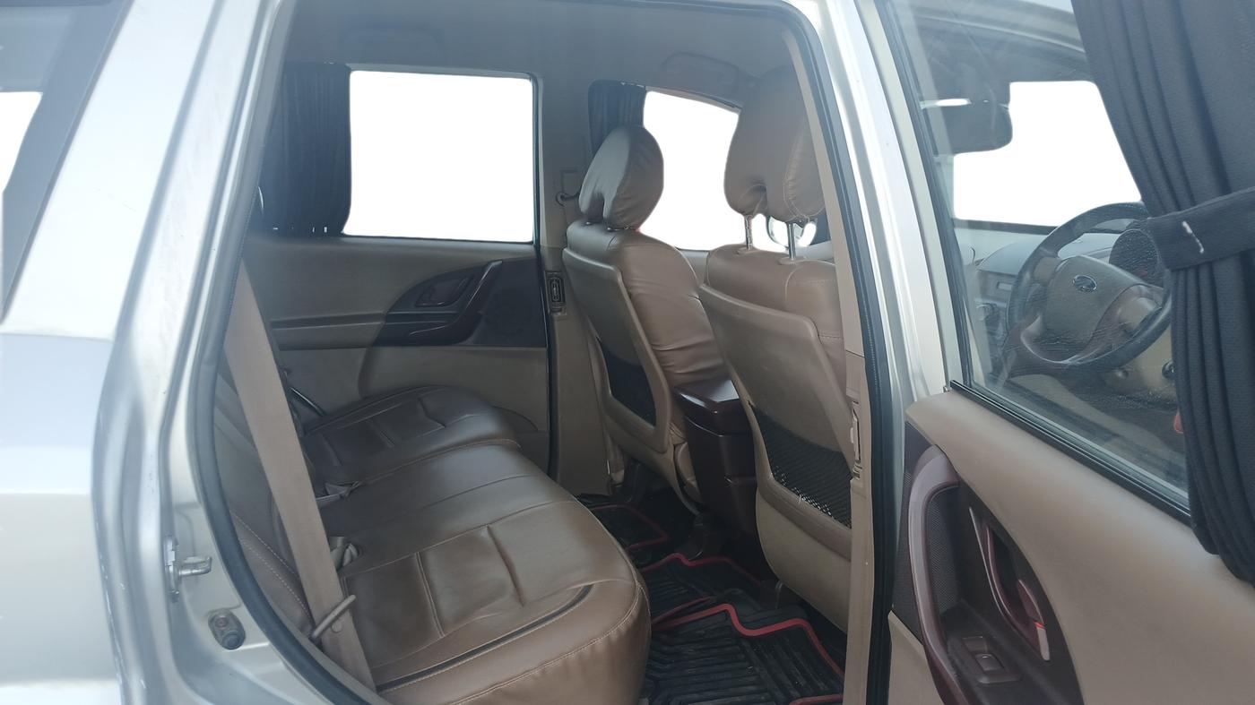 2015 Mahindra XUV500 W4, Diesel, Manual, 1,10,000 km, Right Side Rear Door Cabin