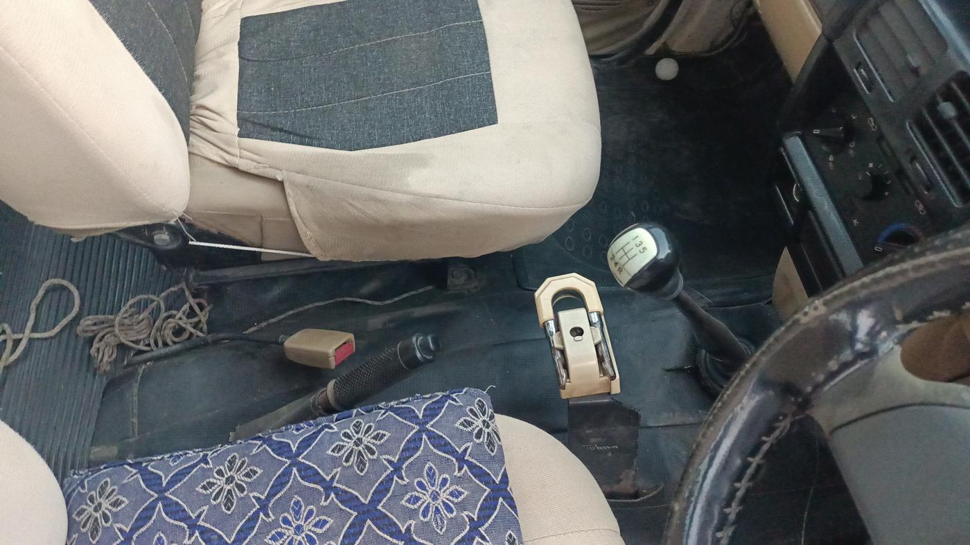 2012 Chevrolet Tavera NEO 3 LS R 10 STR BS IV, Diesel, Manual, 1,20,500 km, Gear Lever