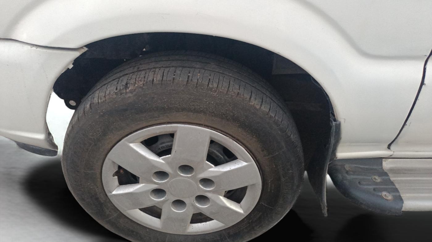 2012 Chevrolet Tavera NEO 3 LS R 10 STR BS IV, Diesel, Manual, 1,20,500 km, Left Front Wheel