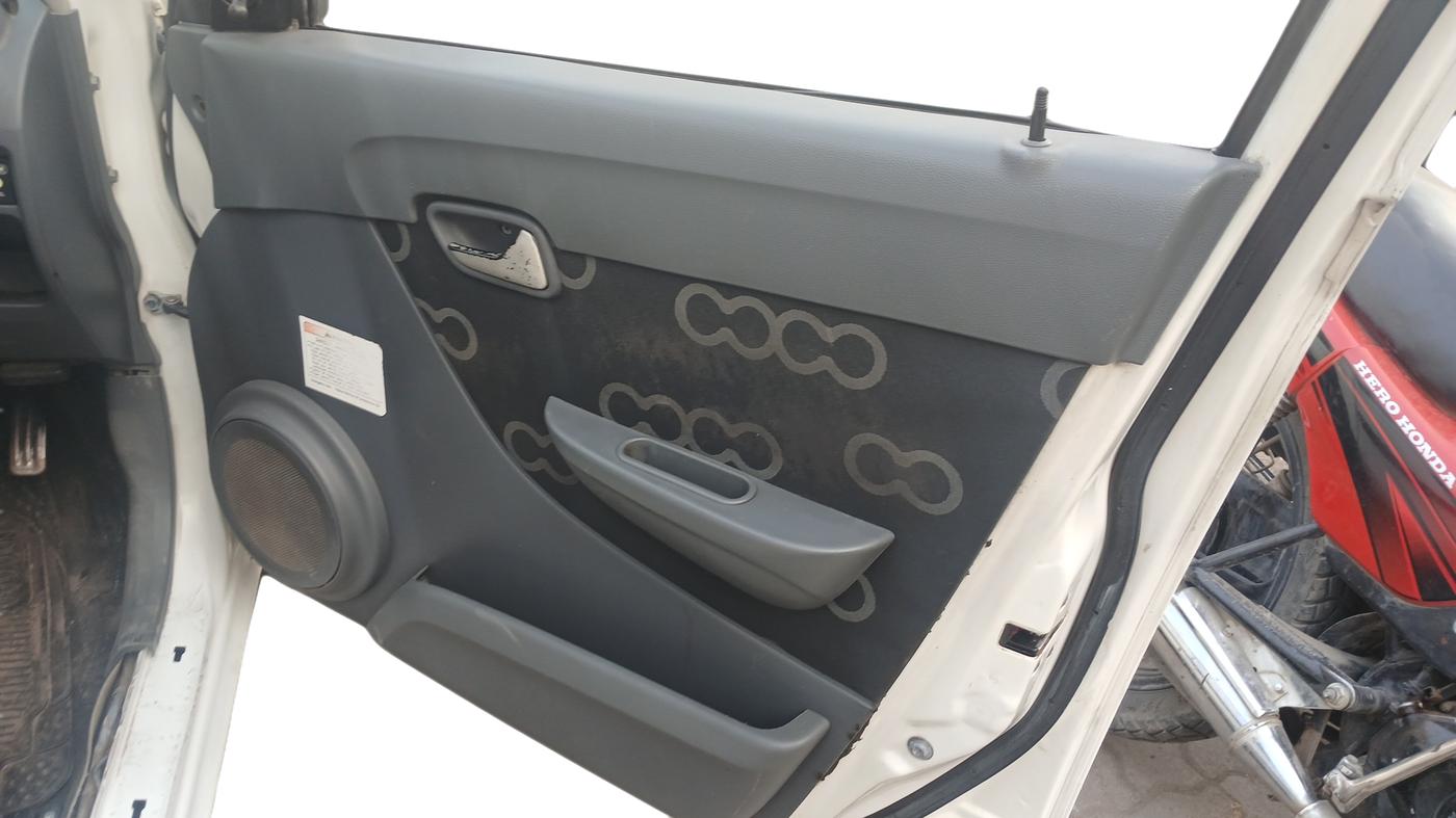 2015 Maruti Alto 800 LXI CNG, CNG, Manual, 91,500 km, Driver Side Door Panel Controls