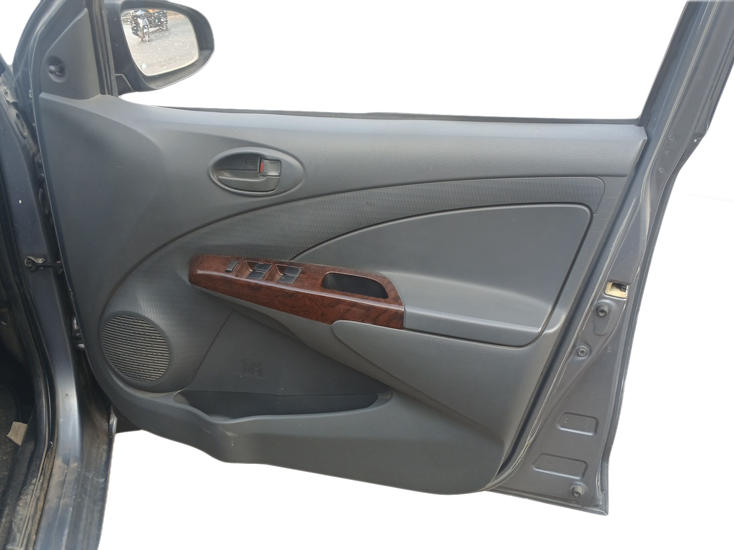 2013 Toyota Etios GD, Diesel, Manual, 92,197 km, Driver Side Door Panel Controls