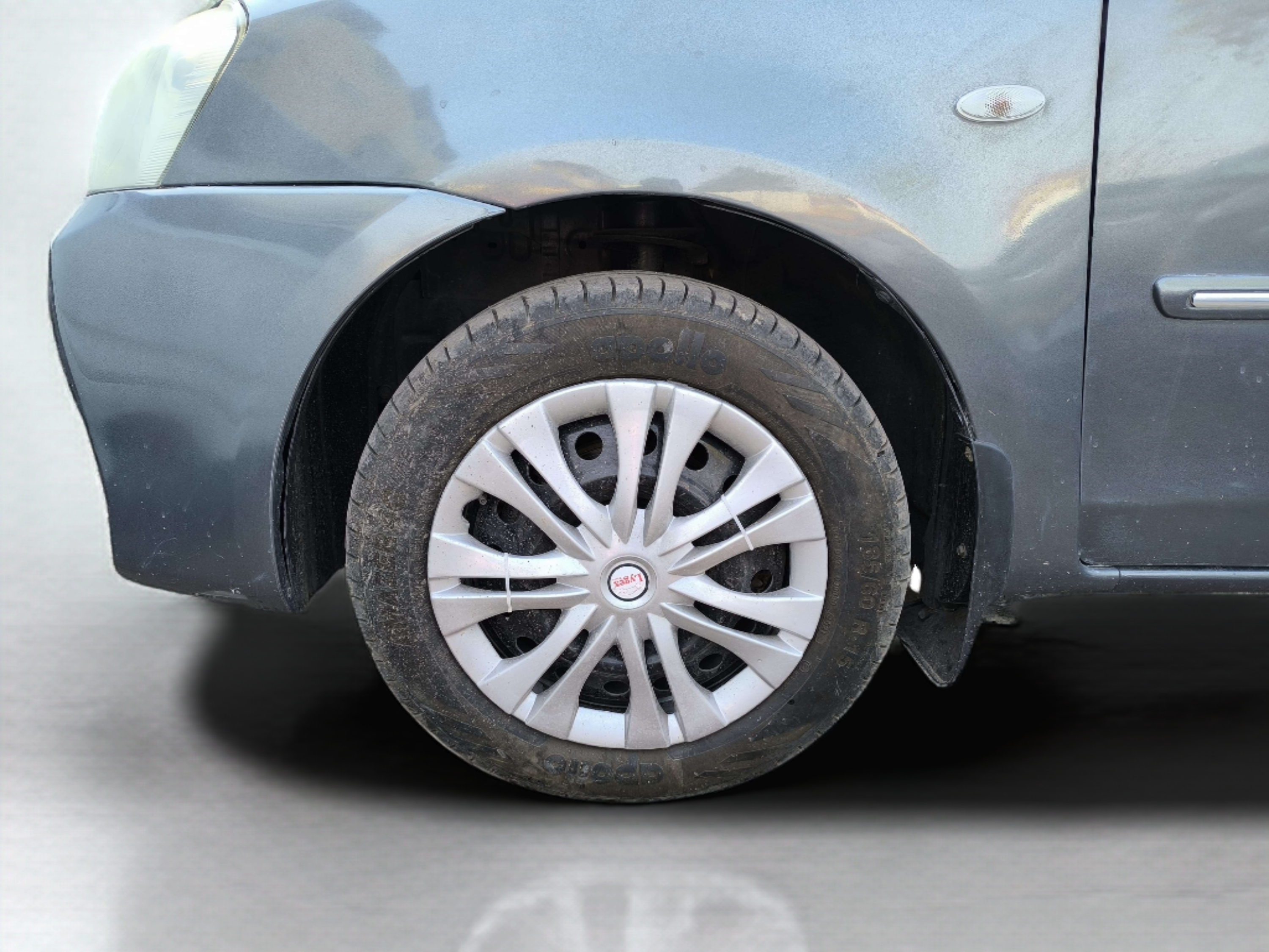 2013 Toyota Etios GD, Diesel, Manual, 92,197 km, Left Front Wheel