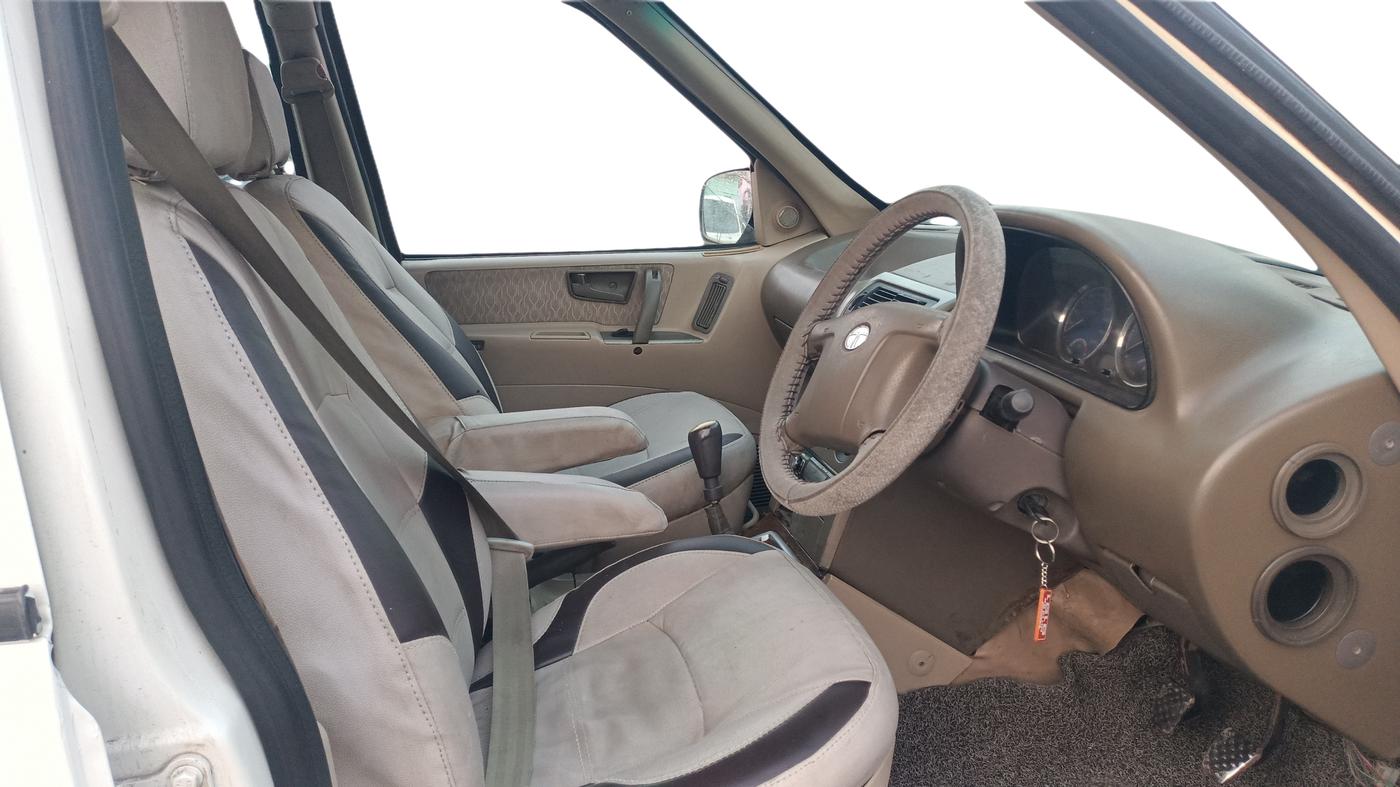 2011 Tata Safari 4X2 EX DICOR, Diesel, Manual, 1,80,760 km, Right Side Front Door Cabin