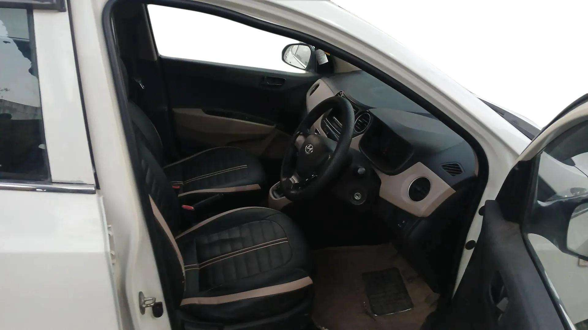 2013 Hyundai Grand i10 MAGNA 1.1 CRDI, Diesel, Manual, 91,996 km, Right Side Front Door Cabin