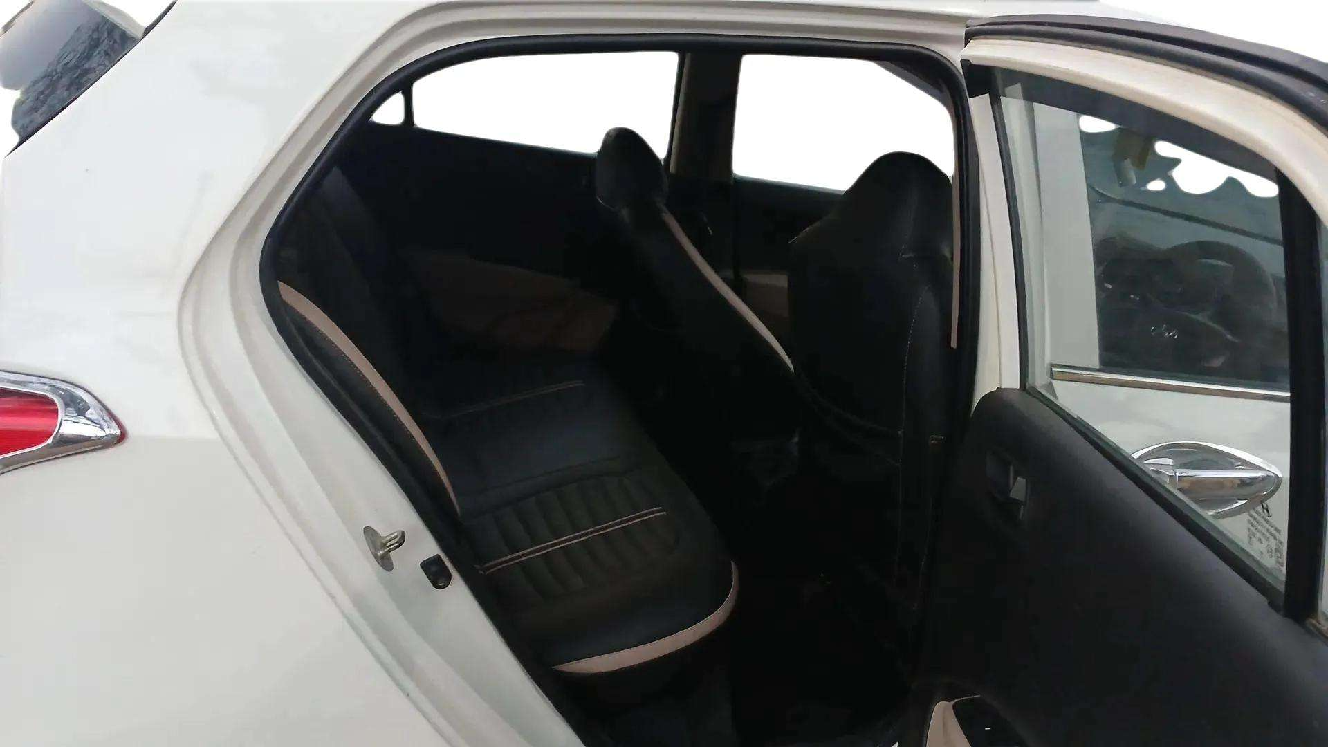 2013 Hyundai Grand i10 MAGNA 1.1 CRDI, Diesel, Manual, 91,996 km, Right Side Rear Door Cabin