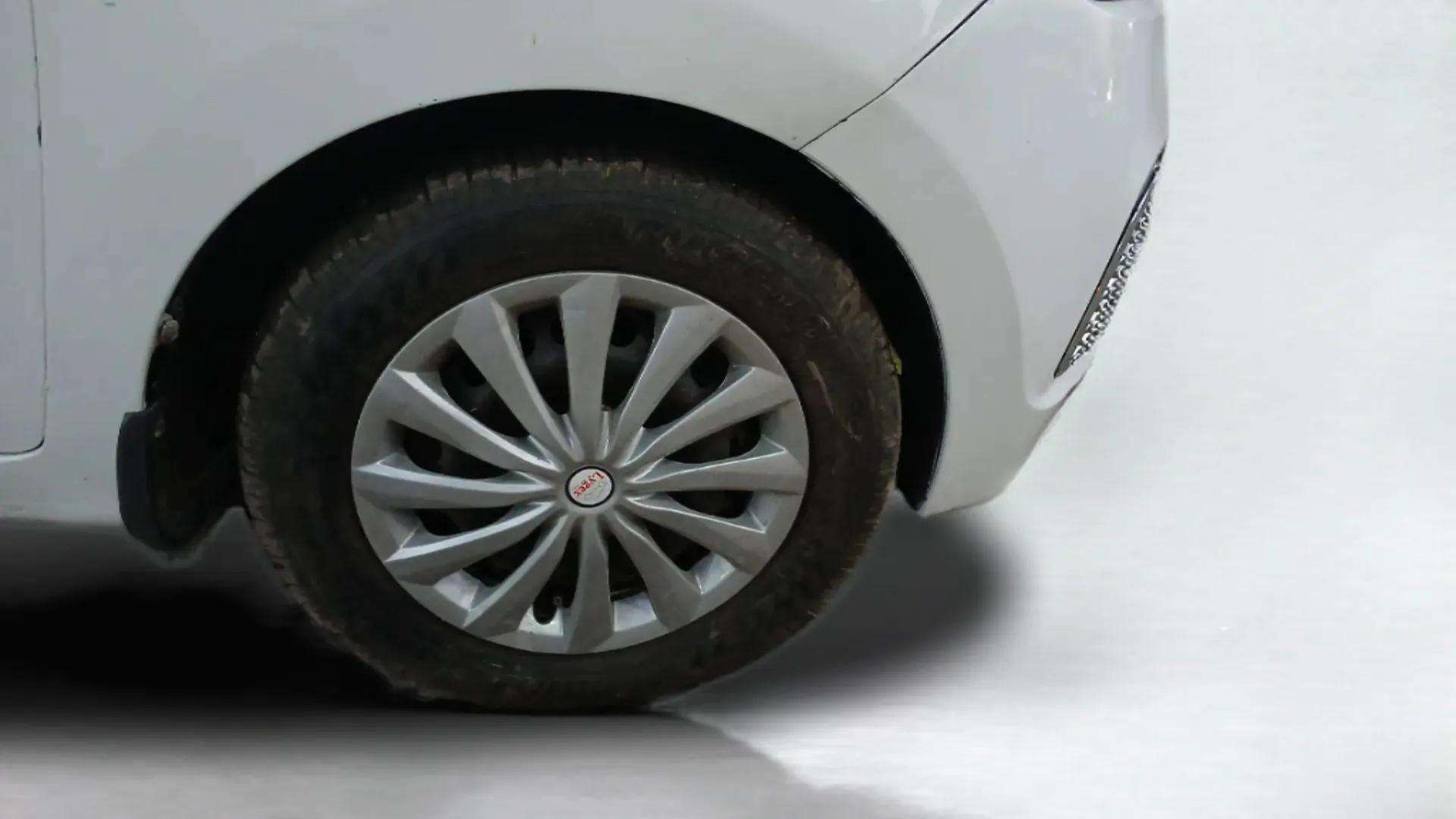 2013 Hyundai Grand i10 MAGNA 1.1 CRDI, Diesel, Manual, 91,996 km, Right Front Wheel