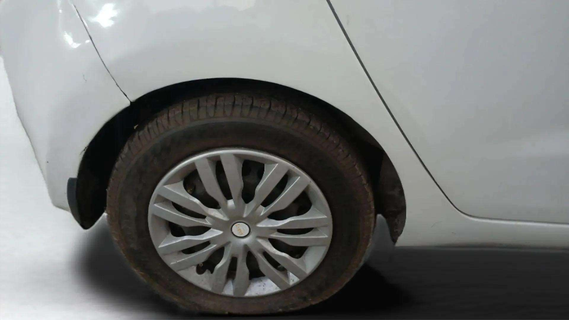 2013 Hyundai Grand i10 MAGNA 1.1 CRDI, Diesel, Manual, 91,996 km, Right Rear Wheel
