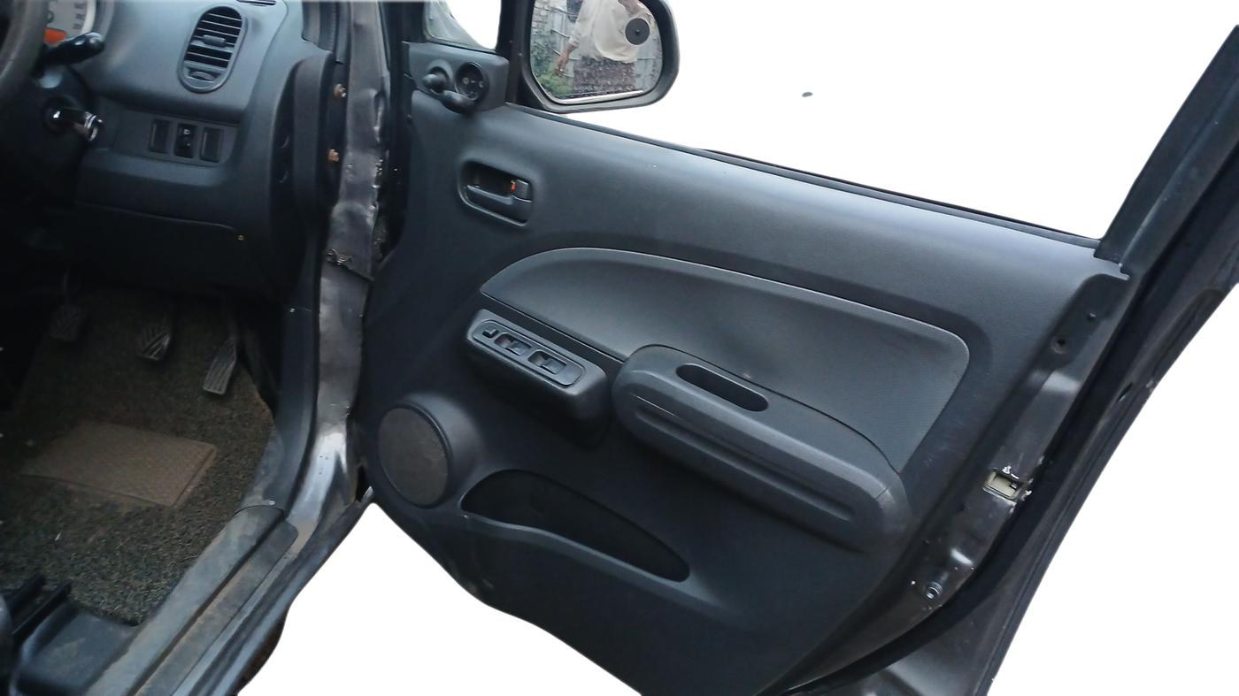 2011 Maruti Ritz LDI, Diesel, Manual, 85,397 km, Driver Side Door Panel Controls