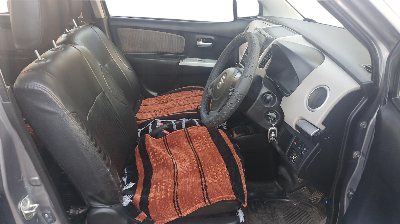 2015 Maruti Wagon R 1.0 LXI CNG, CNG, Manual, 87,000 km, Right Side Front Door Cabin