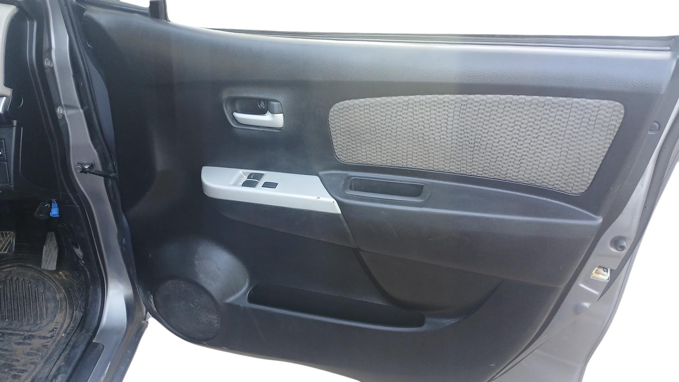 2015 Maruti Wagon R 1.0 LXI CNG, CNG, Manual, 87,000 km, Driver Side Door Panel Controls