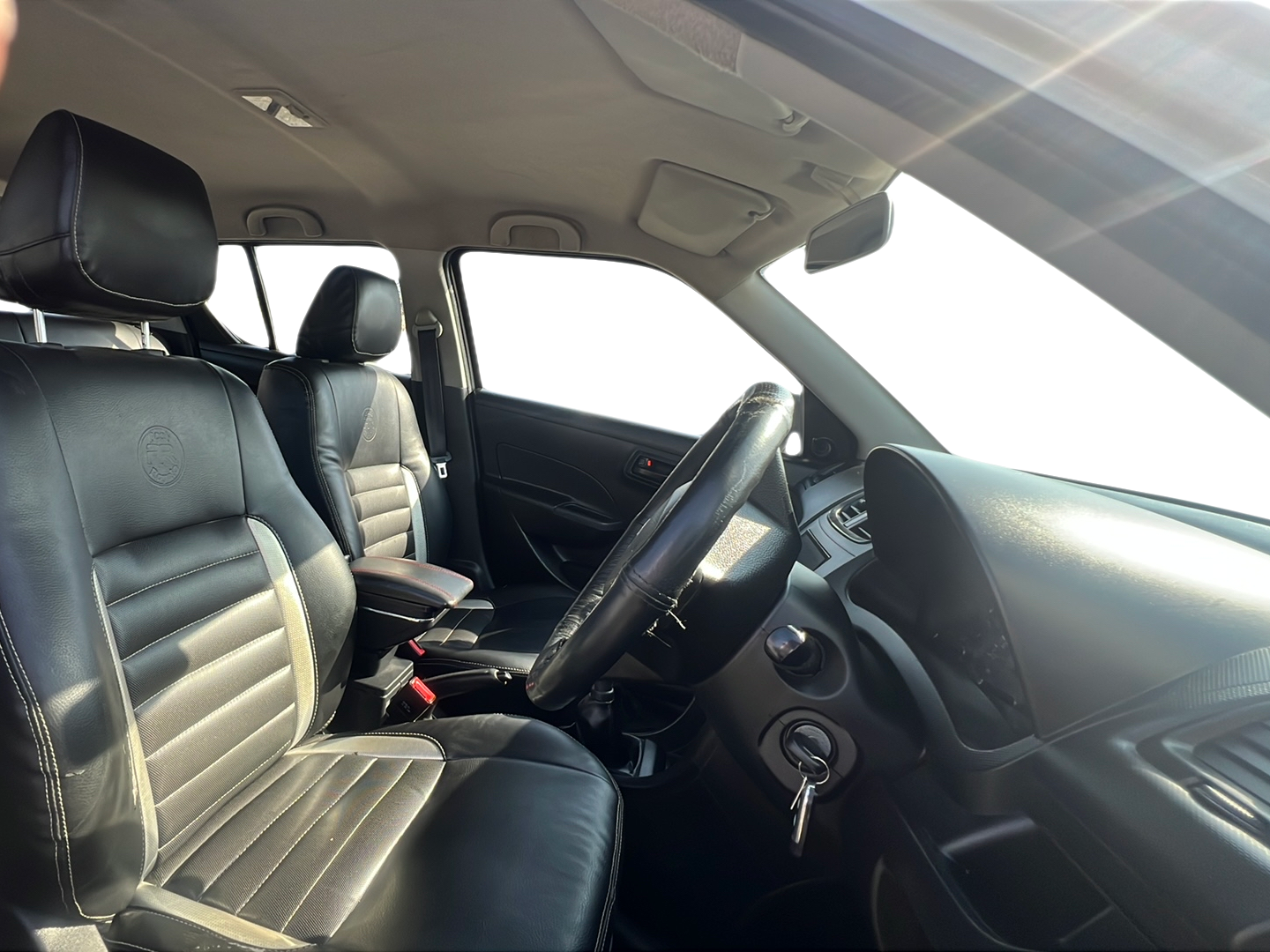 2014 Maruti Swift LXI, Petrol, Manual, 80,839 km, Right Side Front Door Cabin