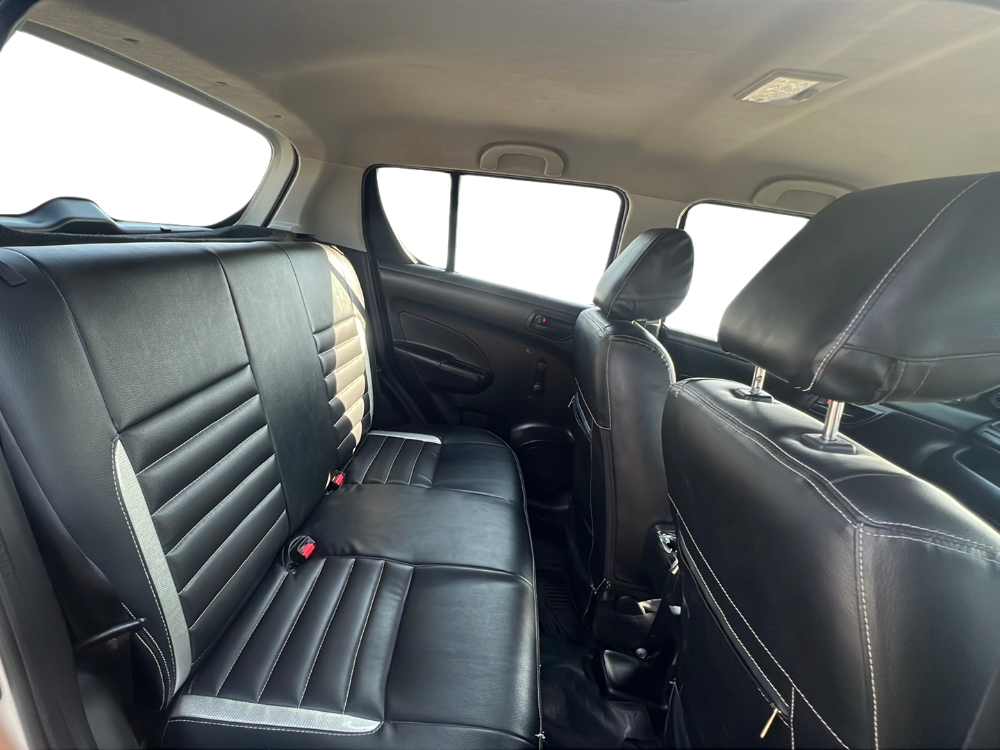 2014 Maruti Swift LXI, Petrol, Manual, 80,839 km, Right Side Rear Door Cabin