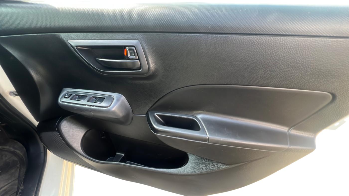 2014 Maruti Swift LXI, Petrol, Manual, 80,839 km, Driver Side Door Panel Controls