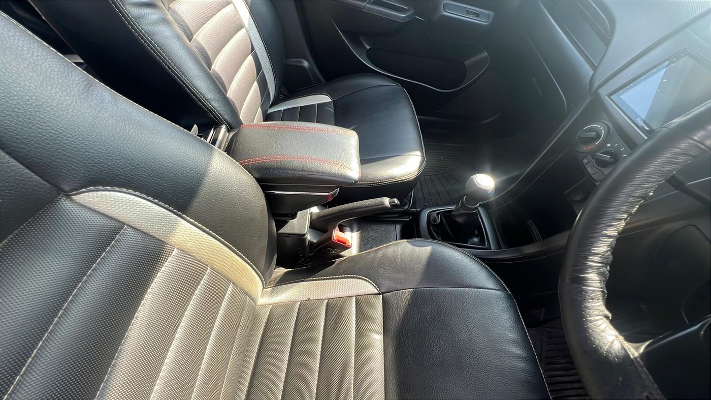2014 Maruti Swift LXI, Petrol, Manual, 80,839 km, Gear Lever