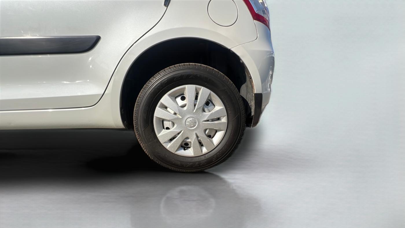 2014 Maruti Swift LXI, Petrol, Manual, 80,839 km, Left Rear Wheel