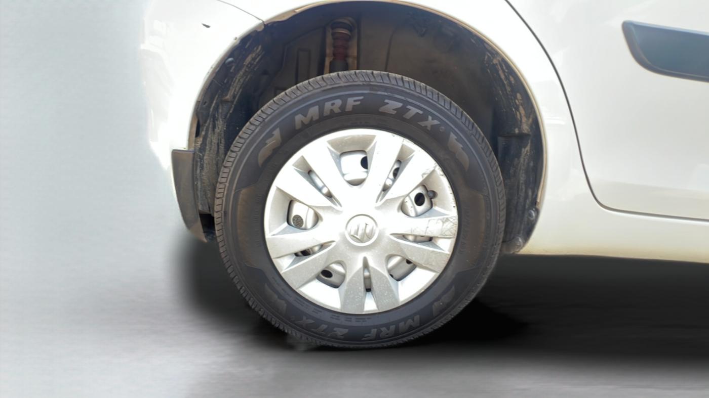 2014 Maruti Swift LXI, Petrol, Manual, 80,839 km, Right Rear Wheel