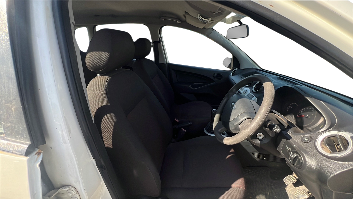 2012 Ford Figo EXI 1.4 DIESEL, Diesel, Manual, 1,23,942 km, Right Side Front Door Cabin