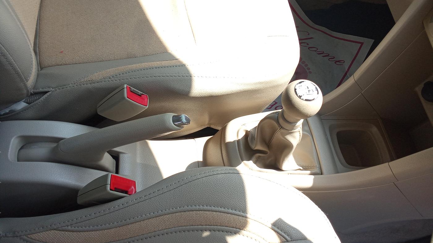 2015 Maruti Swift Dzire VXI, Petrol, Manual, 66,914 km, Gear Lever