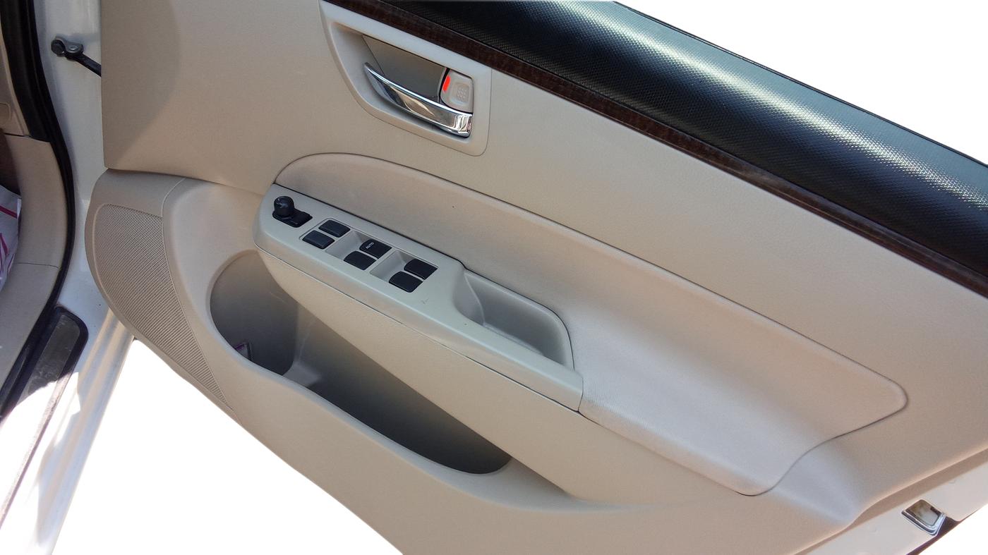 2015 Maruti Swift Dzire VXI, Petrol, Manual, 66,914 km, Driver Side Door Panel Controls