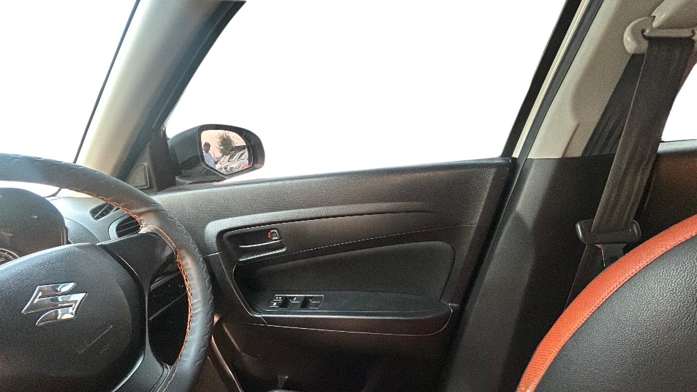 2019 Maruti Vitara Brezza VDI, Diesel, Manual, 89,000 km, Driver Side Door Panel Controls