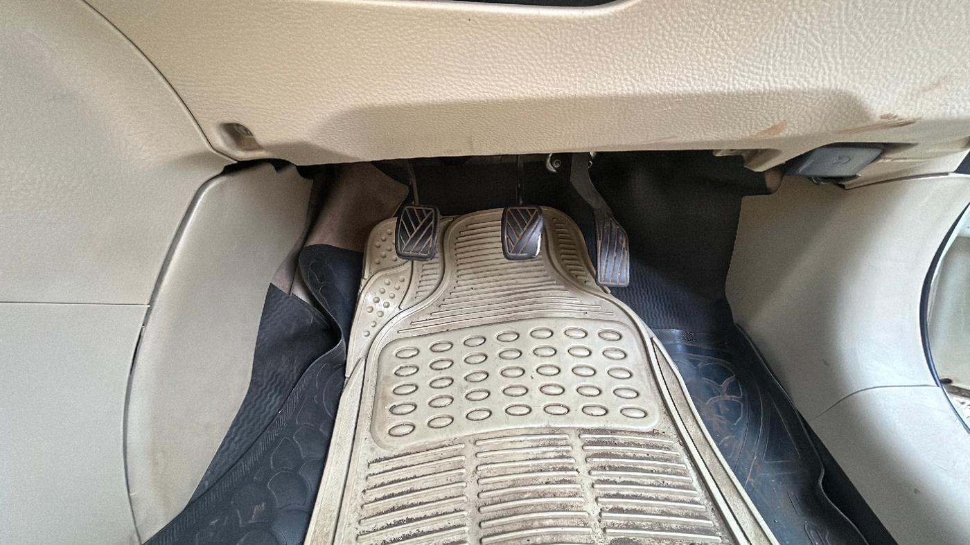 2014 Maruti Swift Dzire VDI, Diesel, Manual, 93,000 km, Pedals