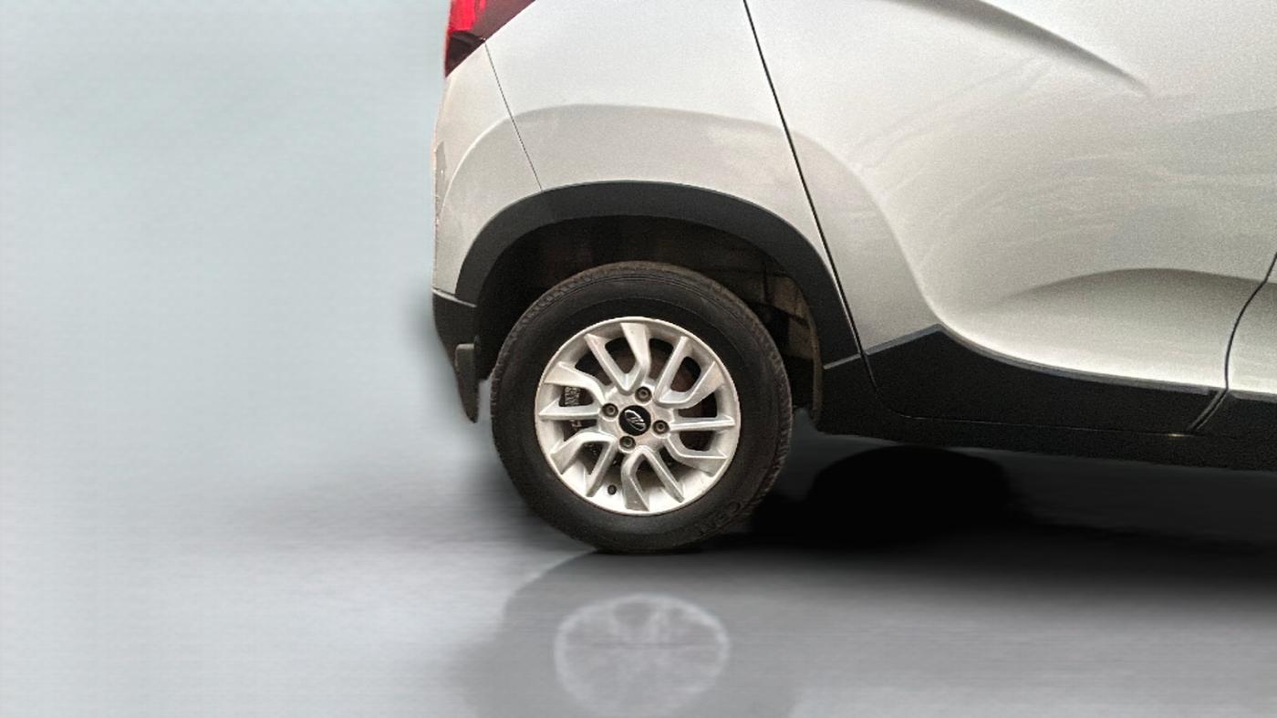 2016 Mahindra Kuv100 K8 D 6 STR, Diesel, Manual, 84,370 km, Right Rear Wheel