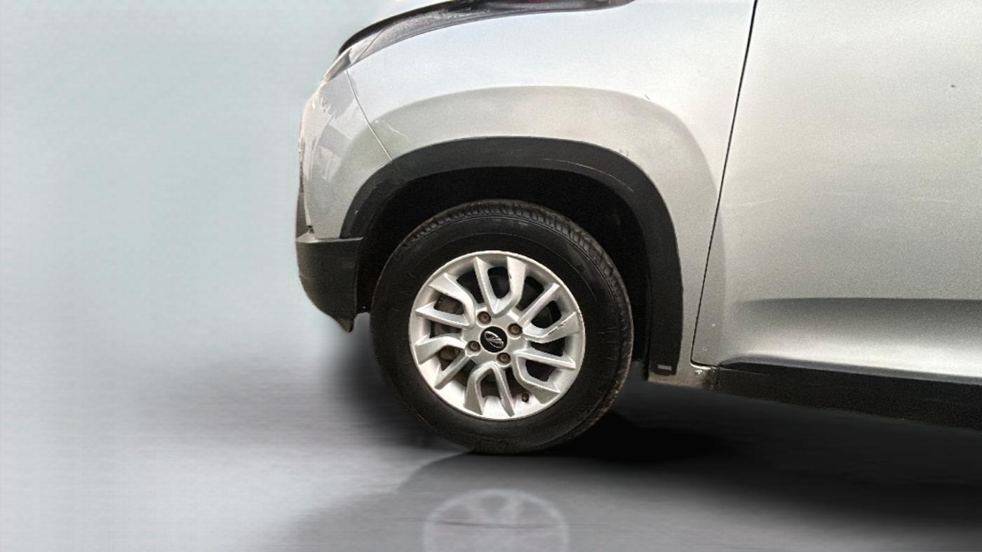 2016 Mahindra Kuv100 K8 D 6 STR, Diesel, Manual, 84,370 km, Left Rear Wheel