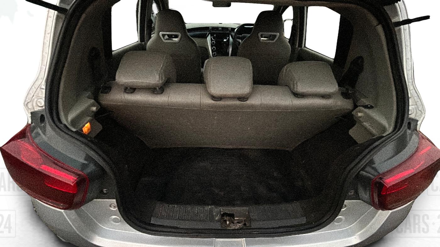 2016 Mahindra Kuv100 K8 D 6 STR, Diesel, Manual, 84,370 km, Boot Inside