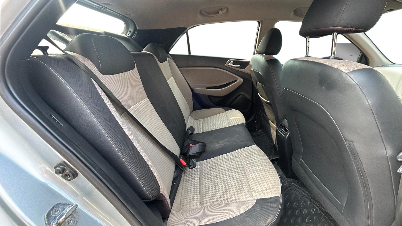 2019 Hyundai Elite i20 SPORTZ PLUS 1.4 CRDI, Diesel, Manual, 53,000 km, Right Side Rear Door Cabin