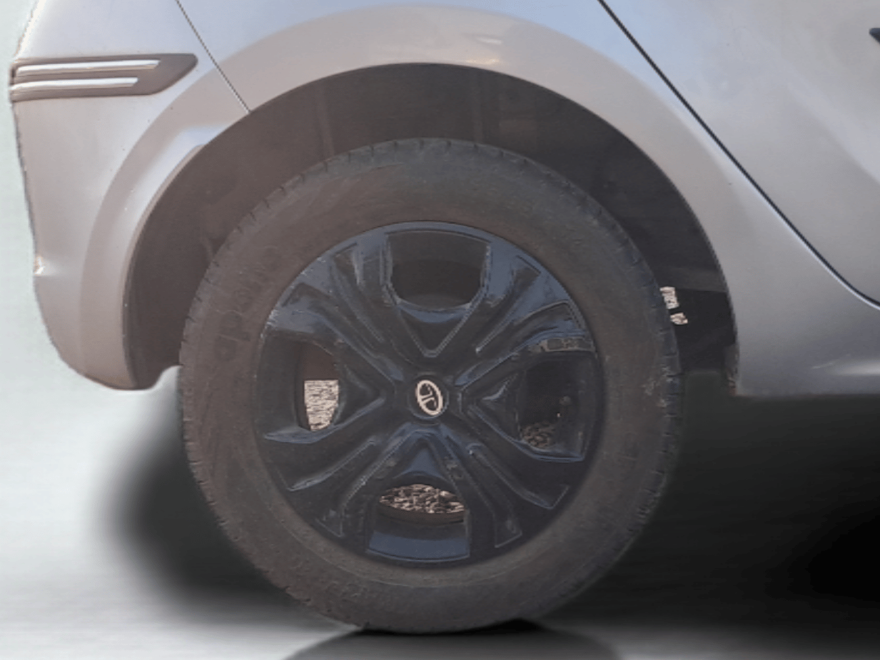 2019 Tata Tiago XZ DIESEL, Diesel, Manual, 90,000 km, Right Rear Wheel
